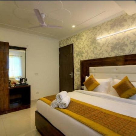 Hotel Ark Avalon- Delhi International Airport ニューデリー エクステリア 写真