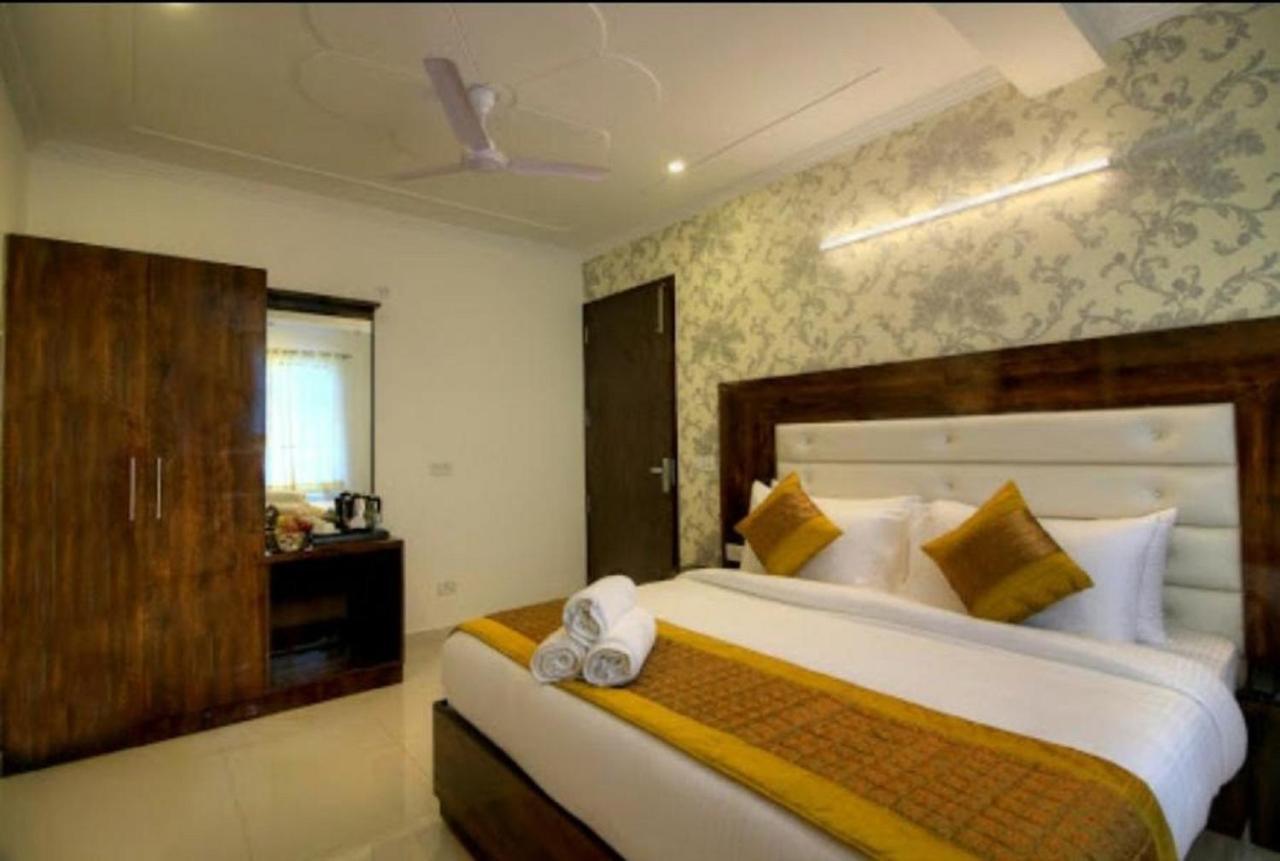 Hotel Ark Avalon- Delhi International Airport ニューデリー エクステリア 写真