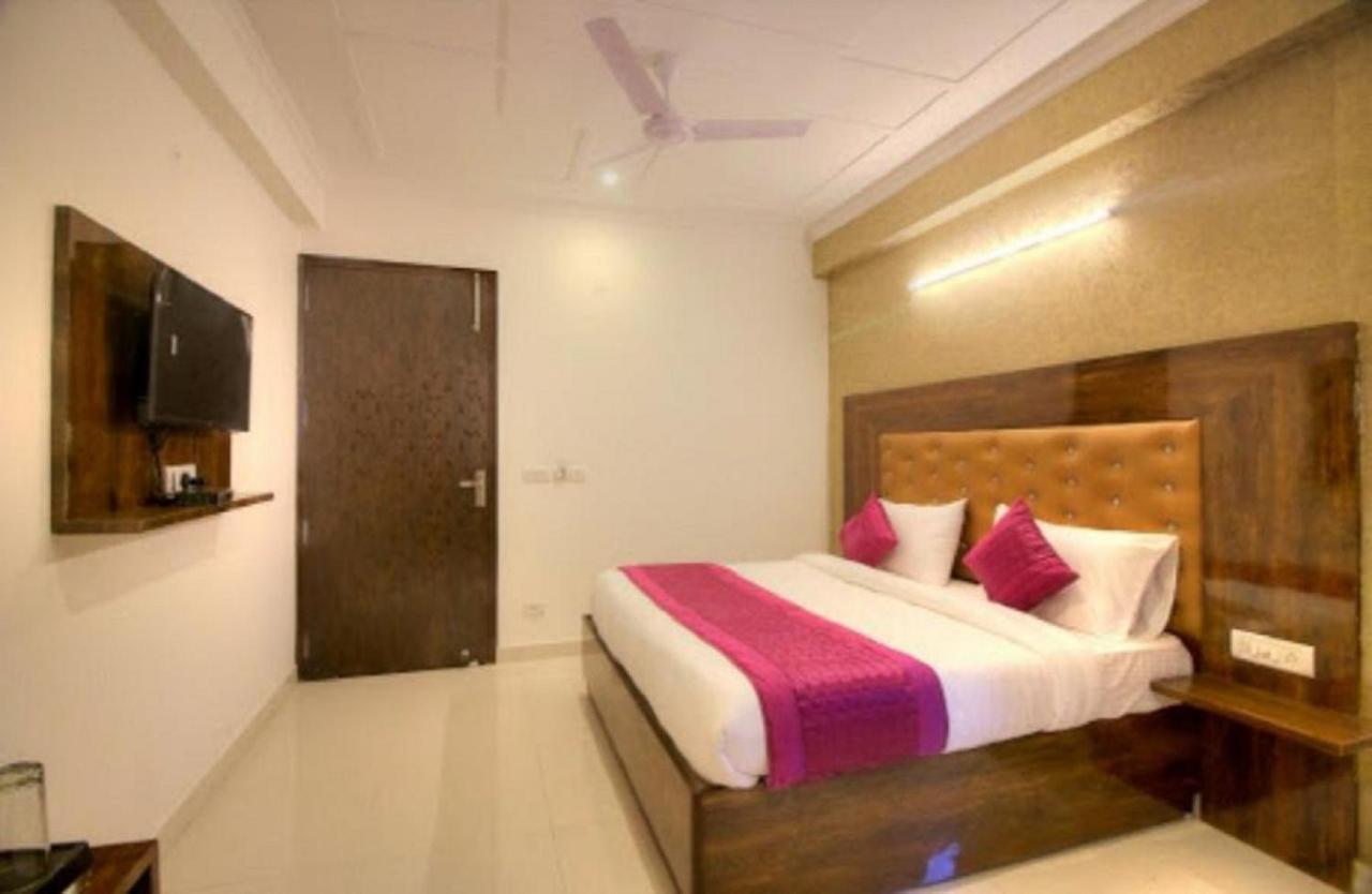 Hotel Ark Avalon- Delhi International Airport ニューデリー エクステリア 写真